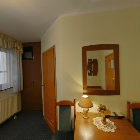 酒店 Restauracja Podzamcze