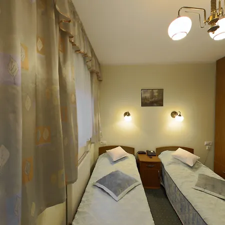 酒店 Restauracja Podzamcze 2*