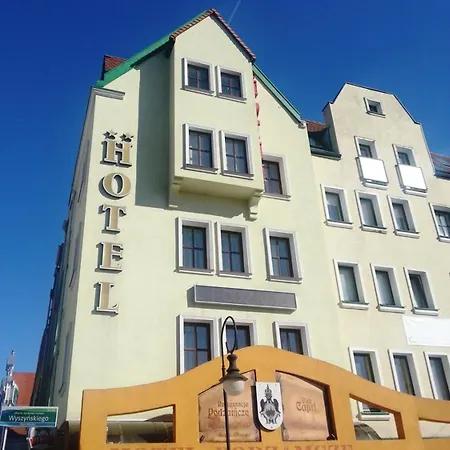 酒店 Restauracja Podzamcze 2*