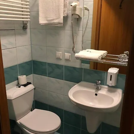 ホテル Restauracja Podzamcze