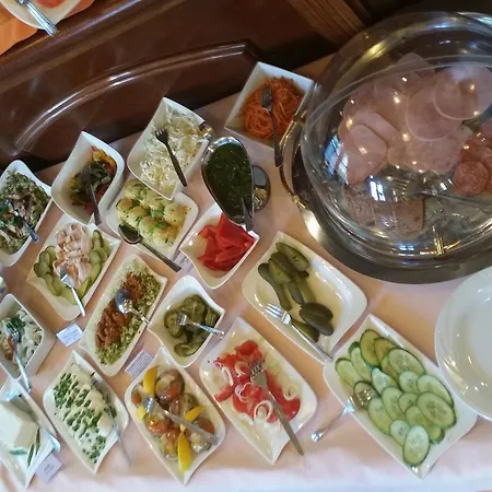 Restauracja Podzamcze 酒店 什切青