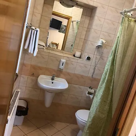 酒店 Restauracja Podzamcze 什切青
