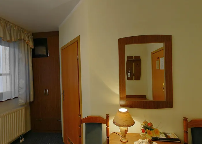 ホテル Restauracja Podzamcze