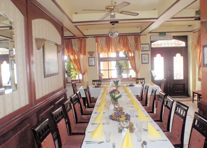 ホテル Restauracja Podzamcze 2*