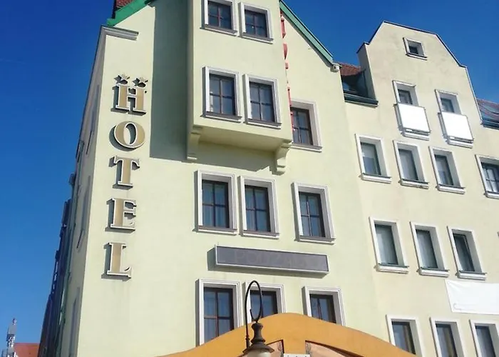 ホテル Restauracja Podzamcze 2*