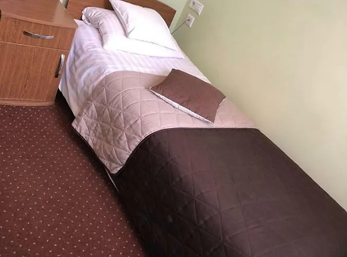 ホテル Restauracja Podzamcze